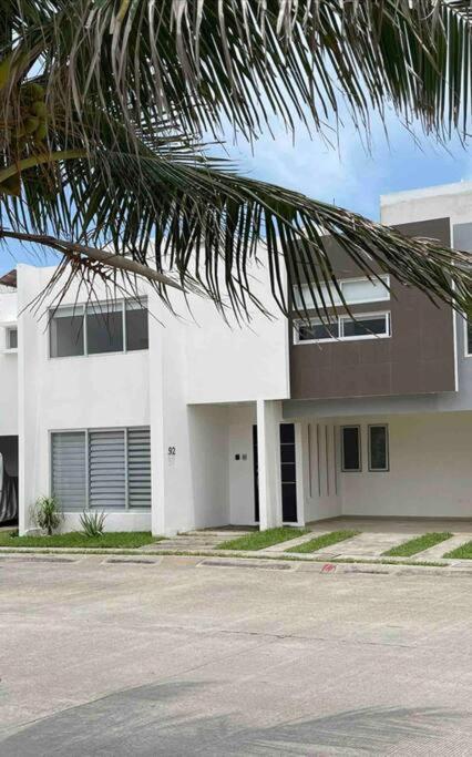 Heroica Alvarado Victoria'S Beach House מראה חיצוני תמונה